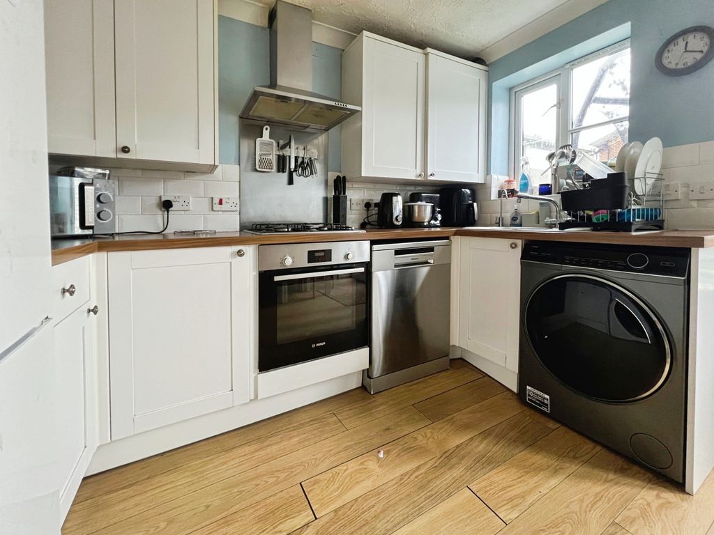 Property photo 2 of 20 Kitchen