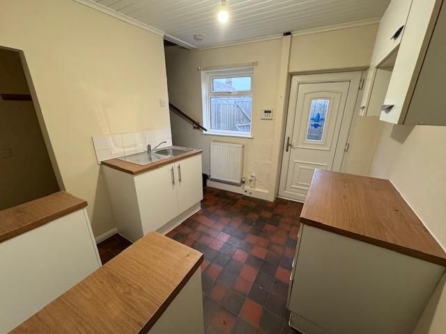 Property photo 3 of 8 Kitchen