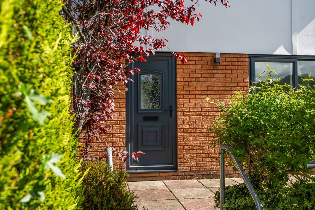 Property photo 2 of 23