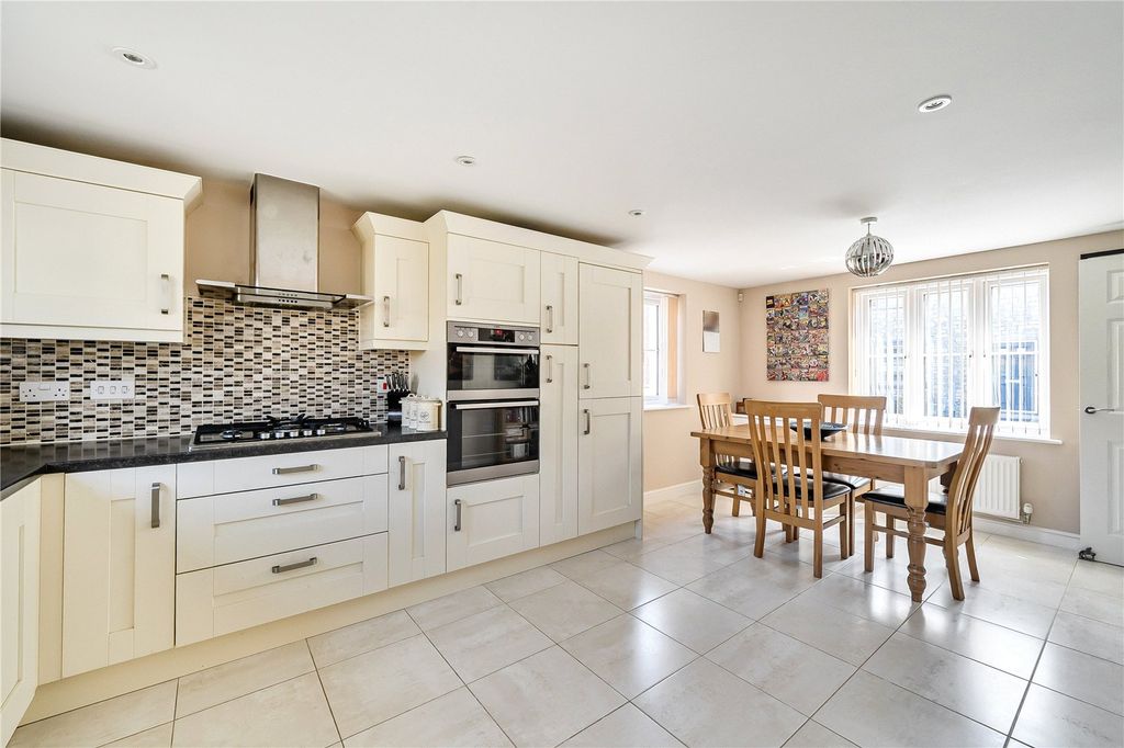 Property photo 2 of 20 Picture No. 12