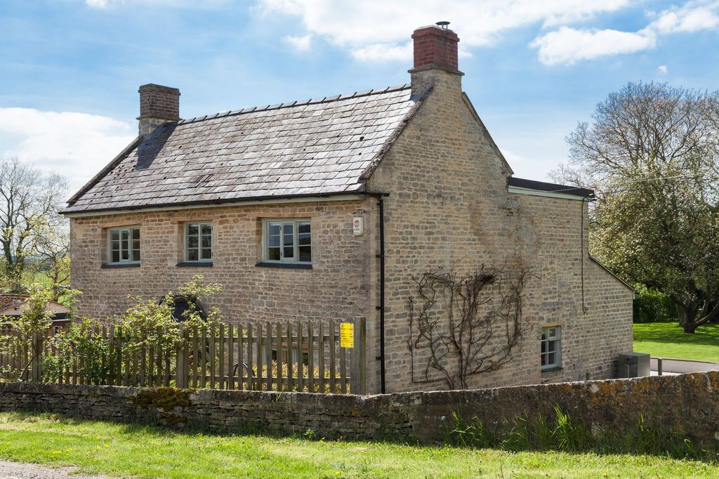 Property photo 2 of 20