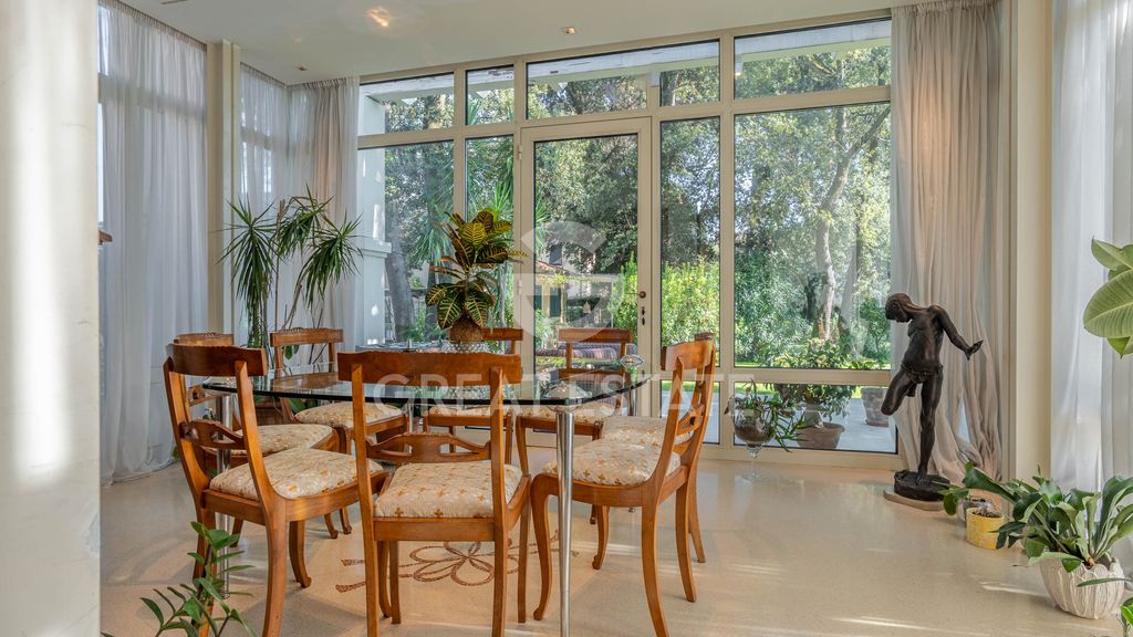 Property photo 2 of 39 Interiors