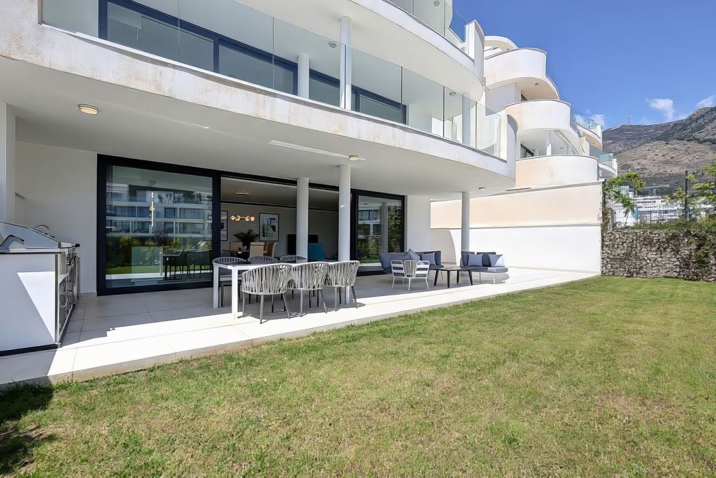 Property photo 2 of 50