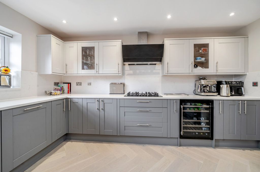 Property photo 3 of 21 1472297-33-6A2176...