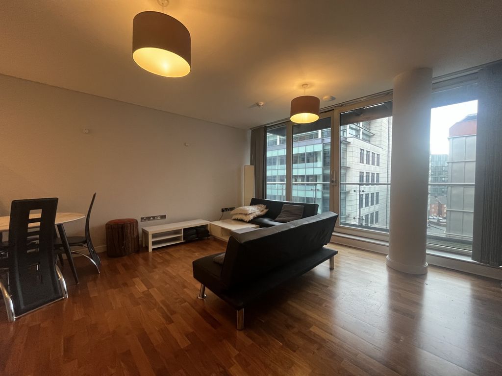 Property photo 3 of 13 Lounge