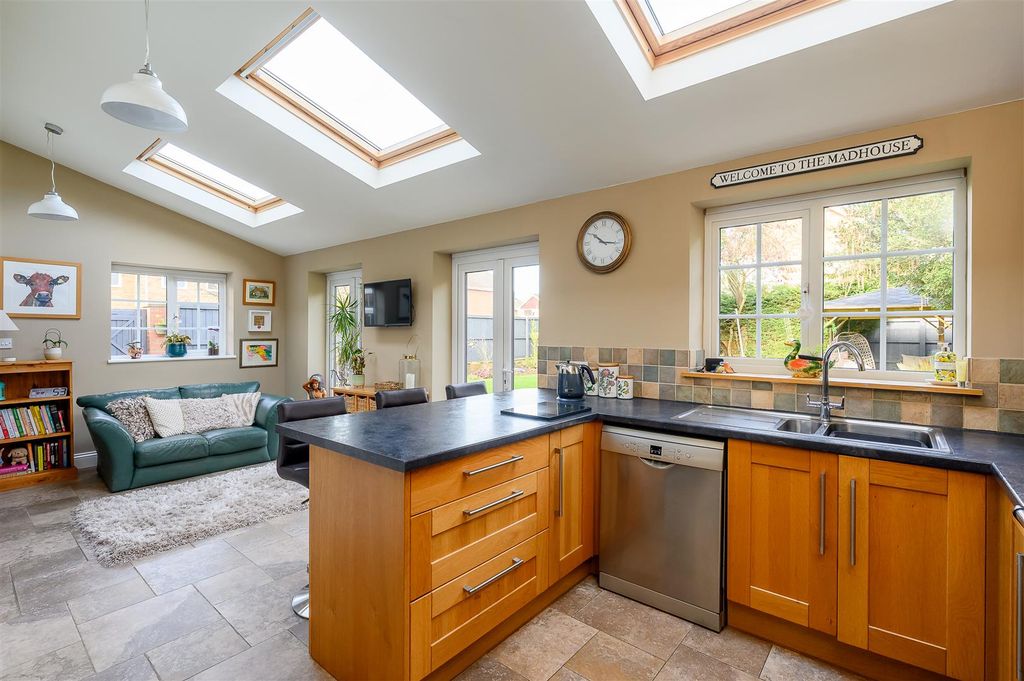 Property photo 2 of 29 Kitchen Diner