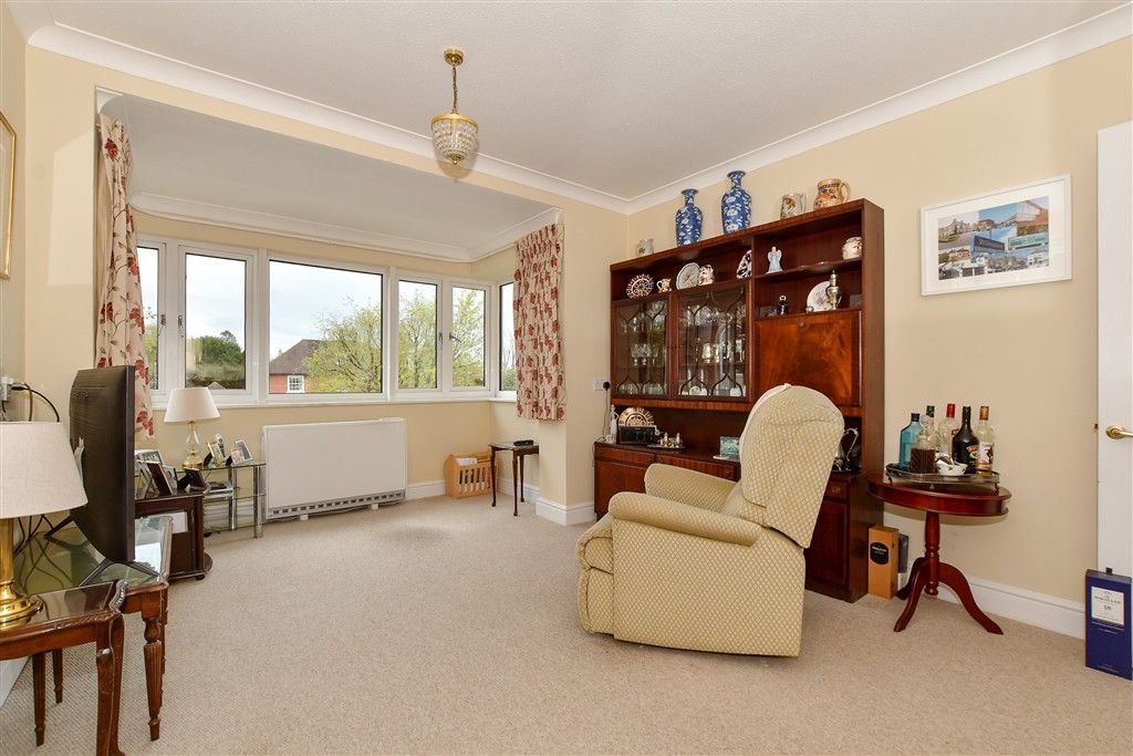 Property photo 2 of 9 Lounge