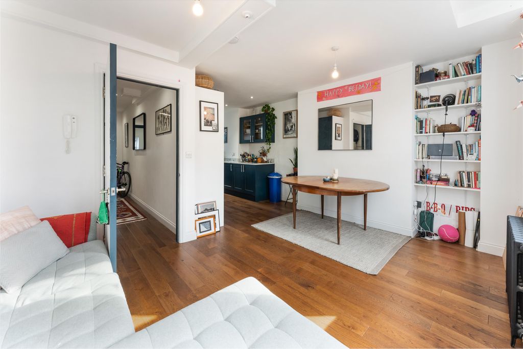 Property photo 3 of 18 Image