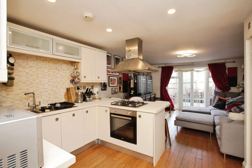 Property photo 3 of 18 Pbox-Img.Jpg
