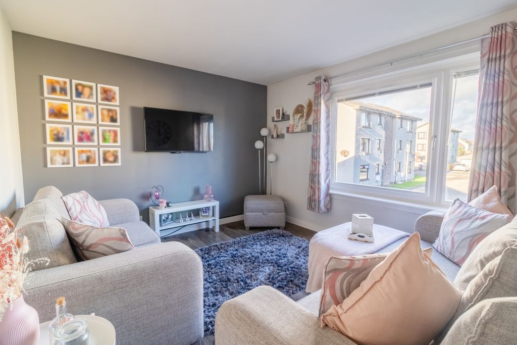 Property photo 1 of 21 Lounge