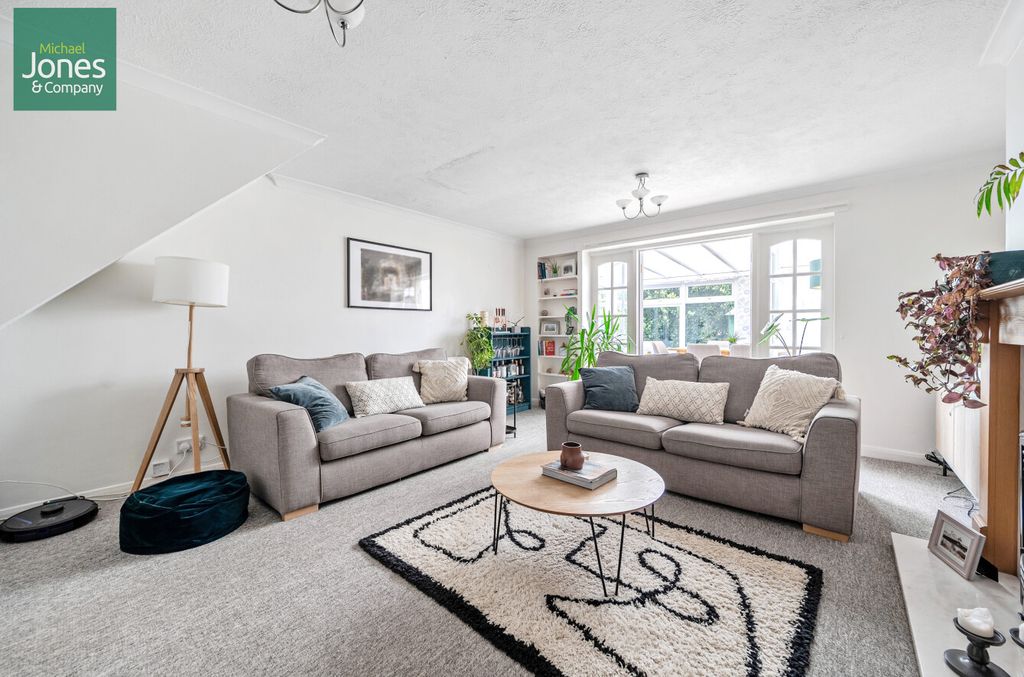 Property photo 1 of 11 Lounge