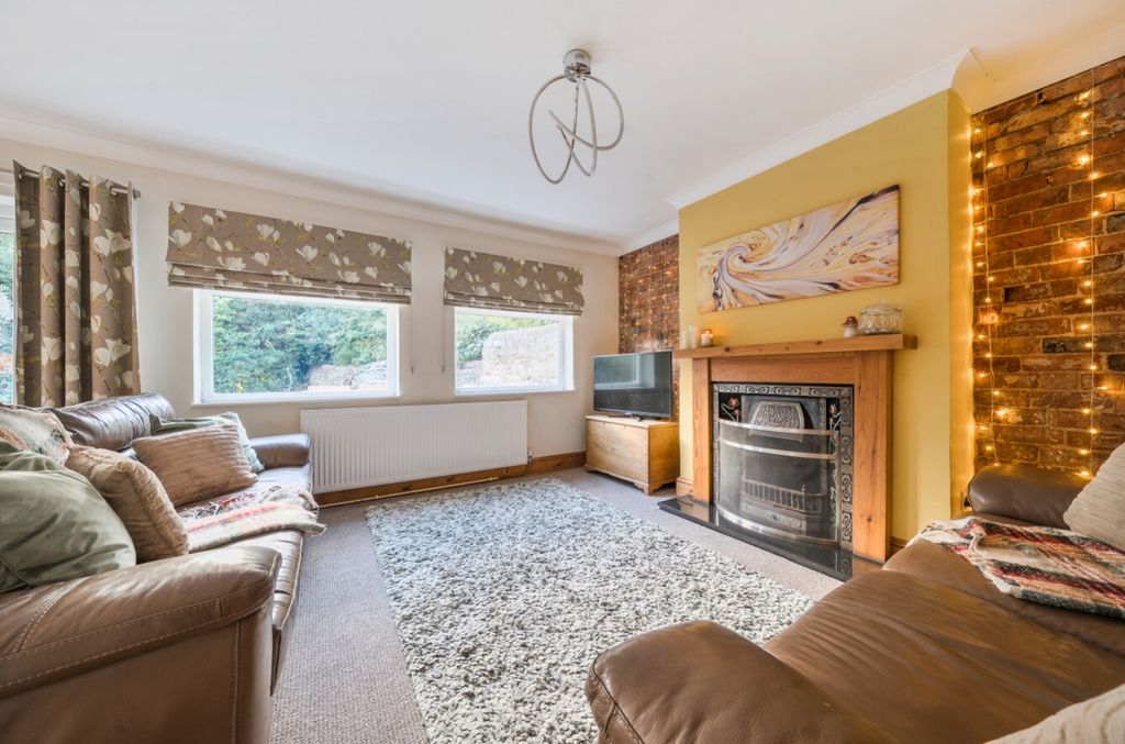 Property photo 2 of 22 1349539-30-68c32d0Fb6598-Arw-1