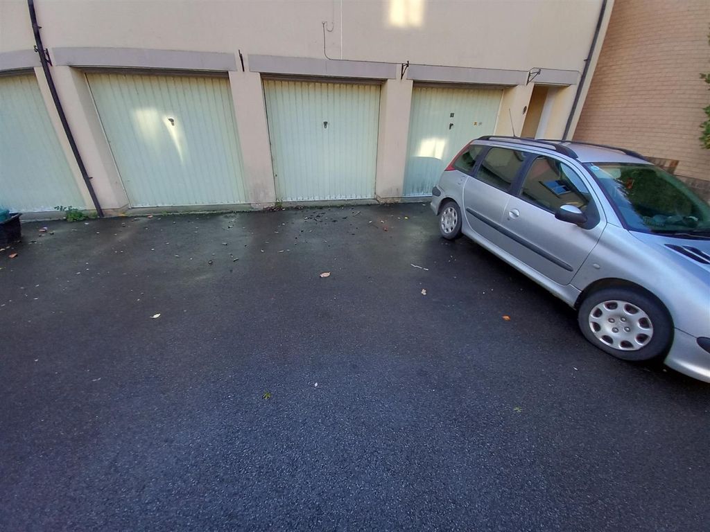 Property photo 2 of 11 5 Pollards Gge Pkg.Jpg