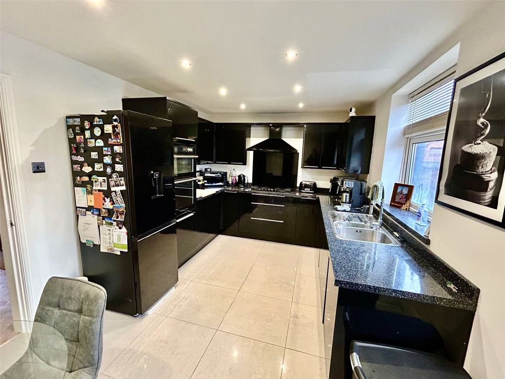 Property photo 3 of 11 Dining Kitchen