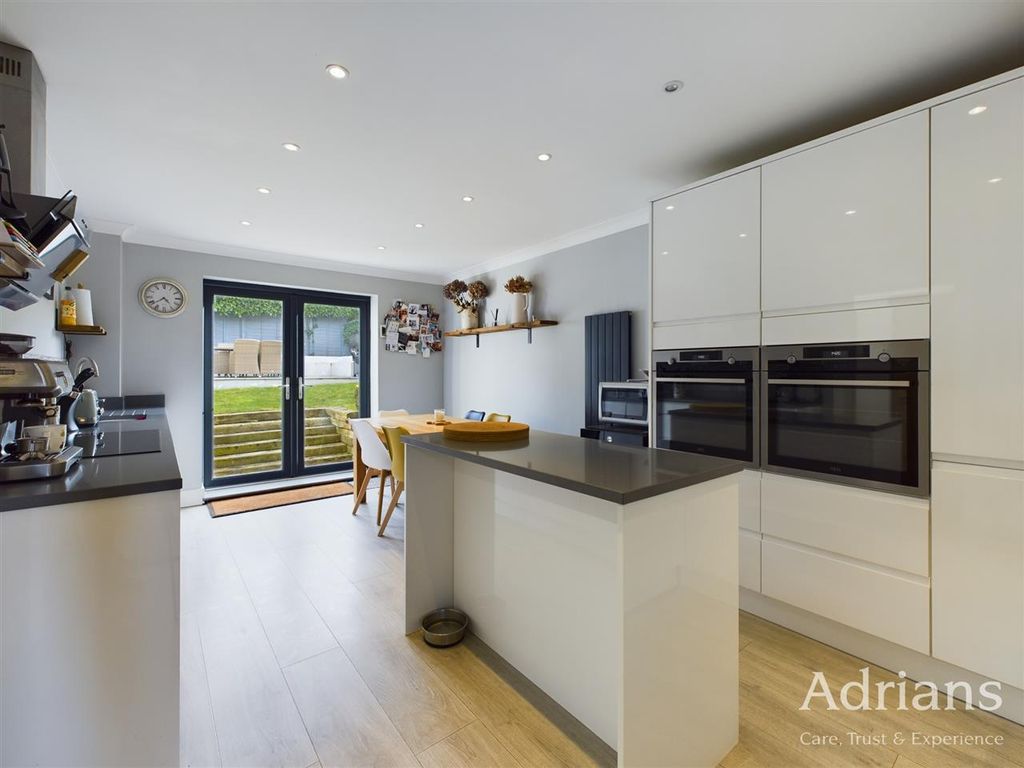 Property photo 2 of 33