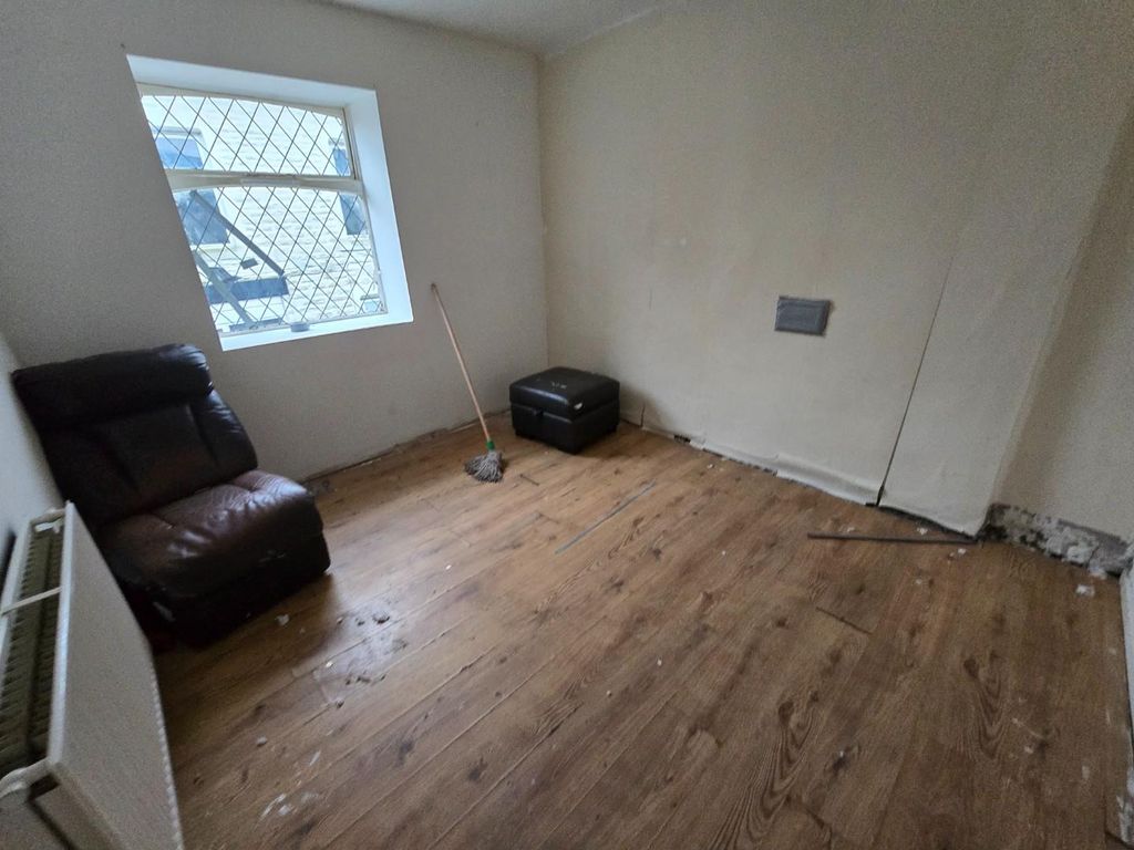 Property photo 2 of 7 Main Bedroom