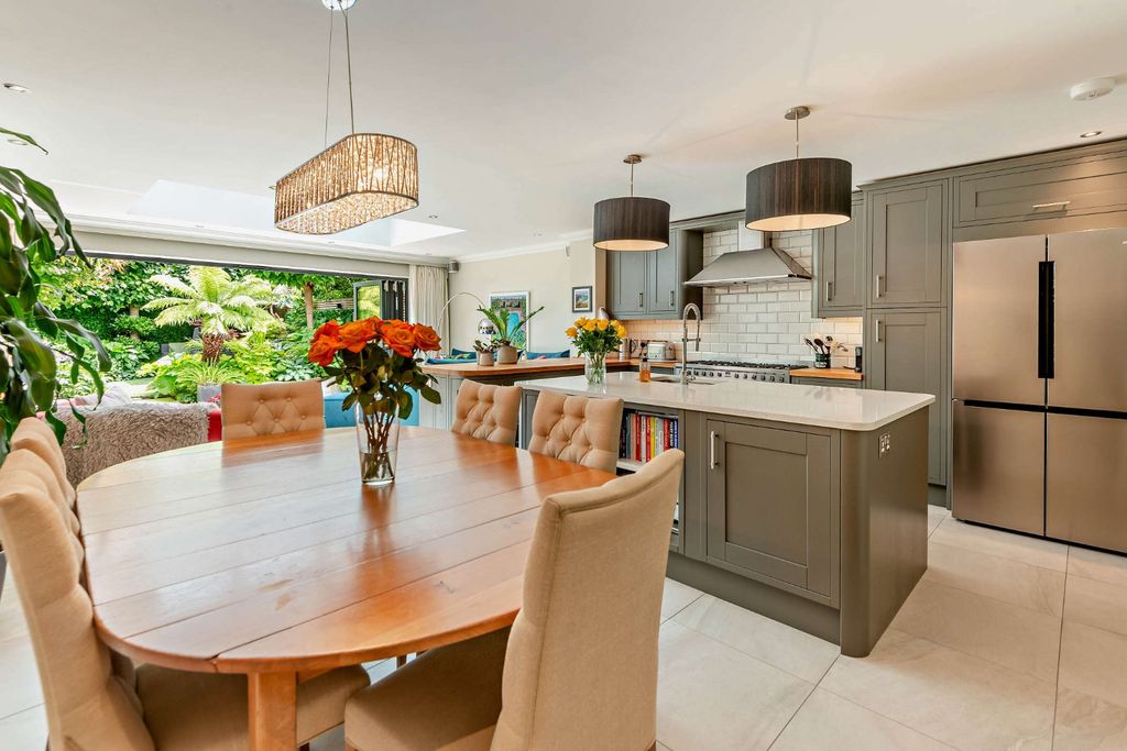 Property photo 3 of 22 Kitchen/Dining