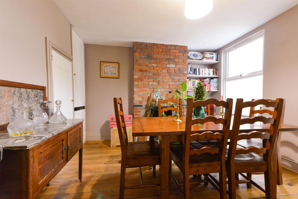 Property photo 2 of 13 Kingsley Road 7.Jpg