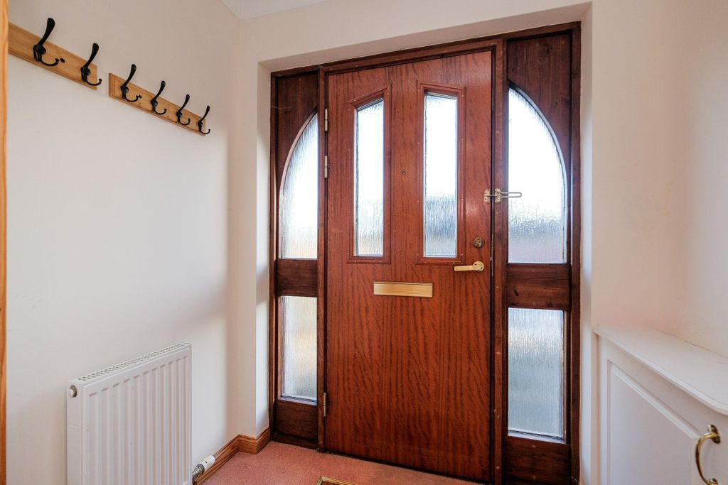 Property photo 2 of 31 Vestibule