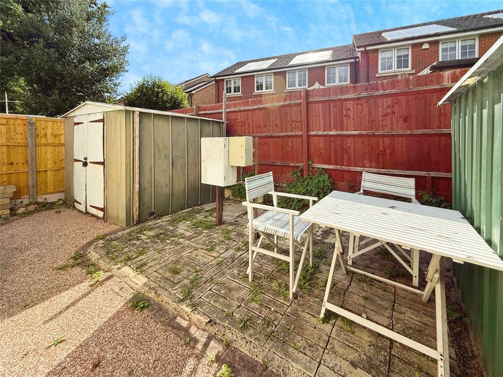 Property photo 2 of 11 Gardens