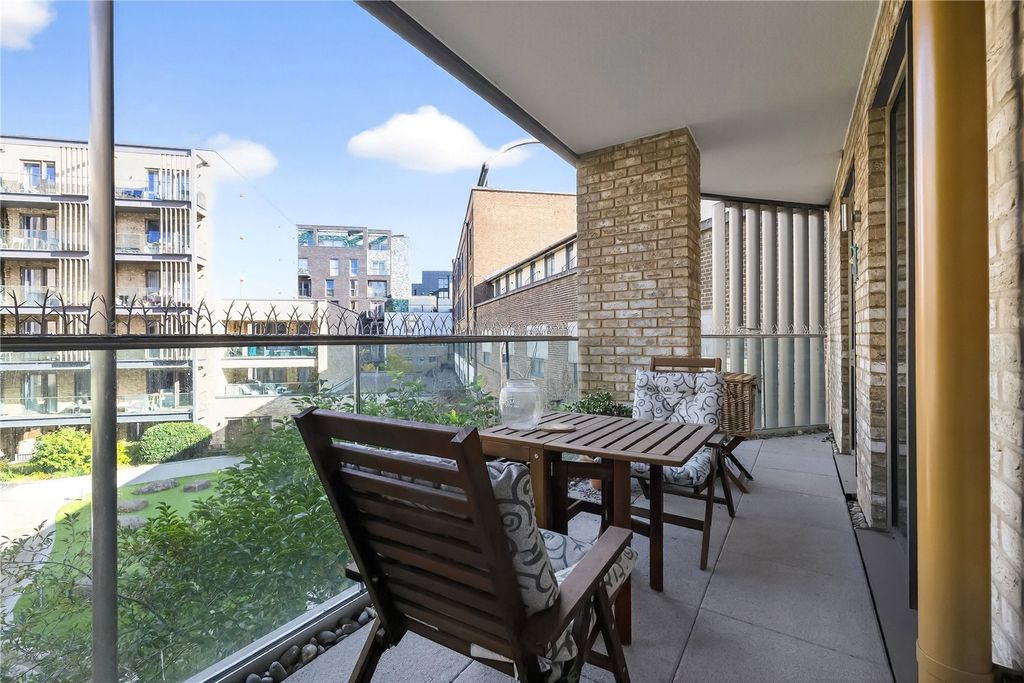 Property photo 3 of 17 Balcony