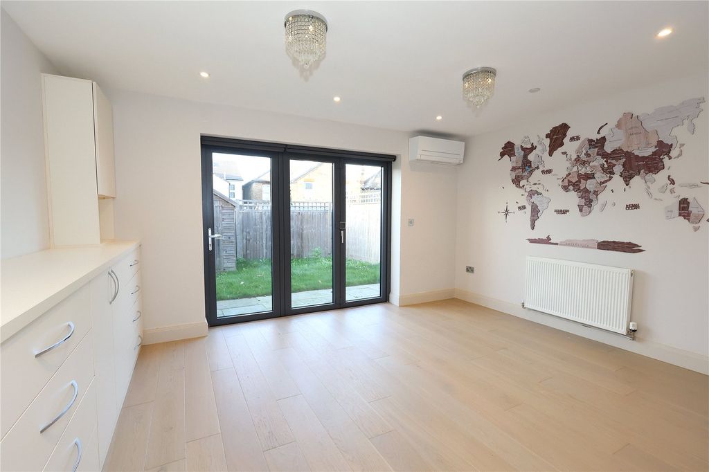 Property photo 2 of 15 Picture No. 05