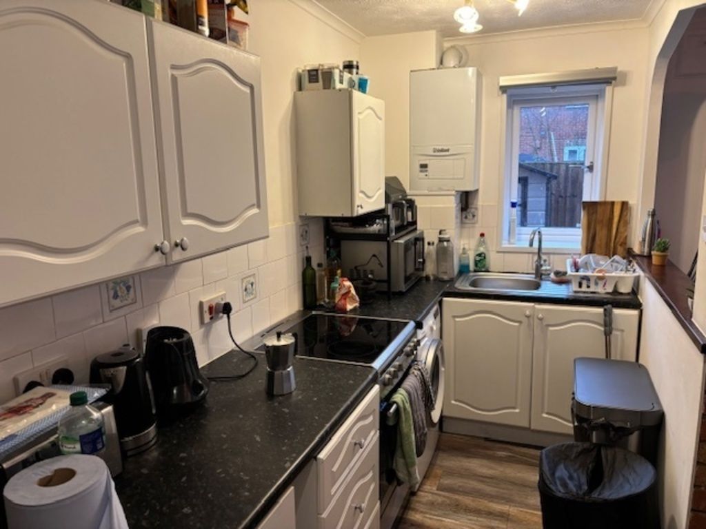 Property photo 3 of 8 Modern Kitchen