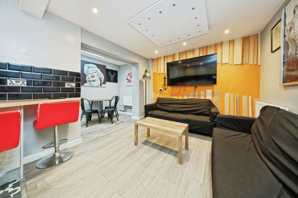 Property photo 3 of 17 Pbox-Img.Jpg