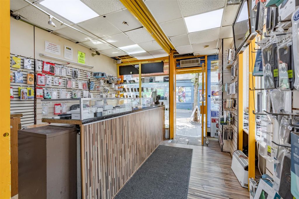 Property photo 3 of 14 Shop Interior
