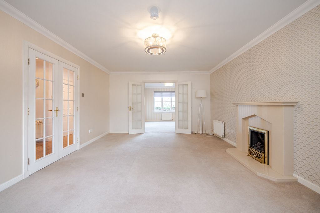 Property photo 3 of 32