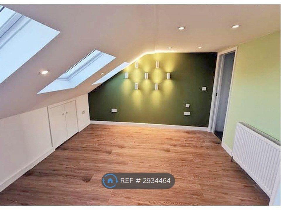 Property photo 2 of 15 Parr-Loft-Ensuite