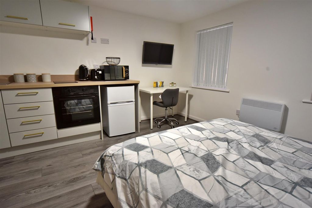Property photo 3 of 6 165Ar_Room07_03.Jpg