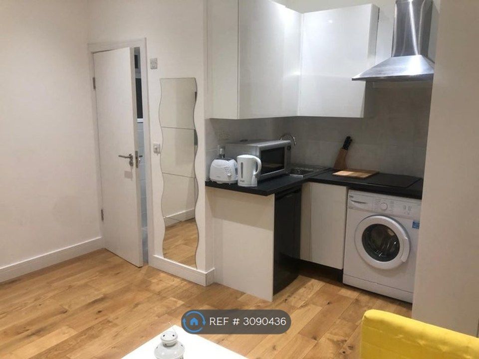 Property photo 2 of 6 Washing Machine, Fridge,..