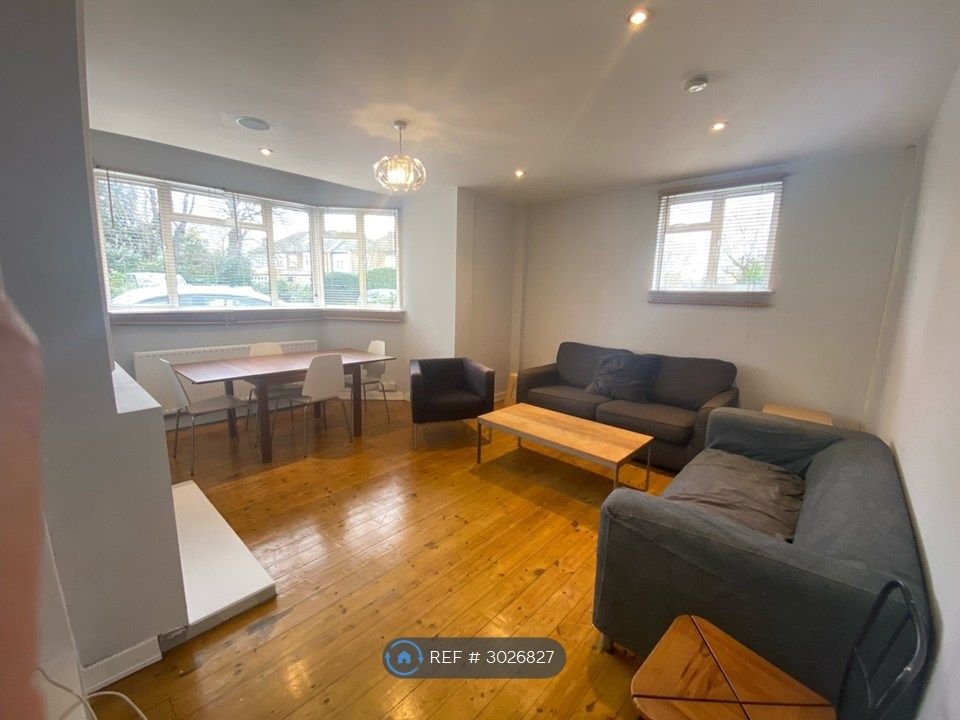 Property photo 2 of 17 Lounge