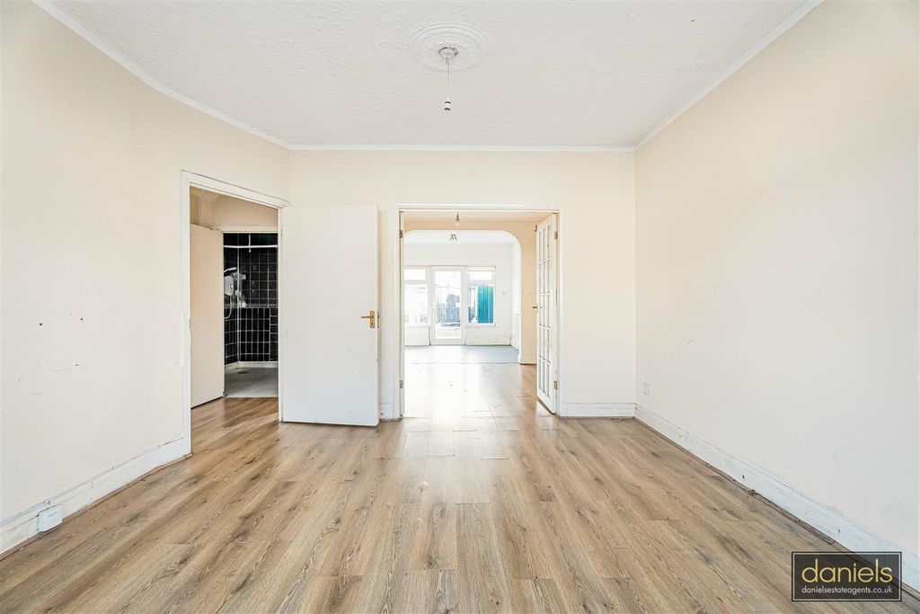 Property photo 2 of 13 33_74567_Watermarked.Jpg