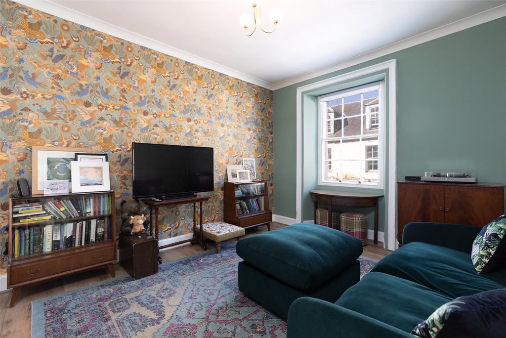 Property photo 2 of 11 Living Room