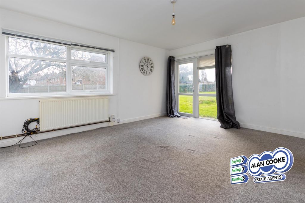 Property photo 2 of 9 Lounge