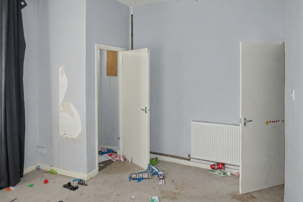 Property photo 3 of 11 12 Devonport Road, Blackburn, Lancashire, Bb2 1Ej