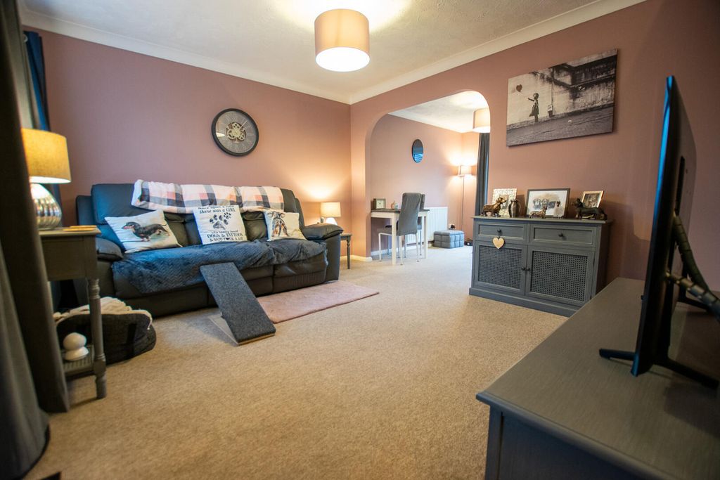 Property photo 2 of 10 Living Room