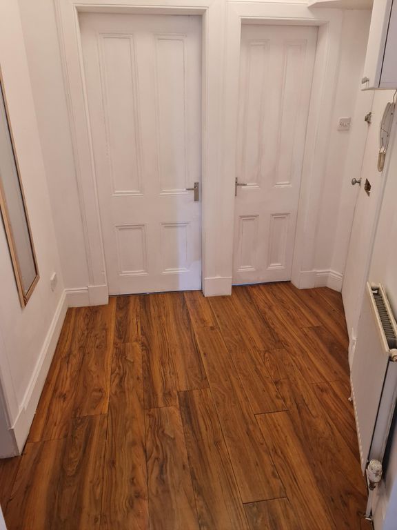 Property photo 2 of 11 Hallway