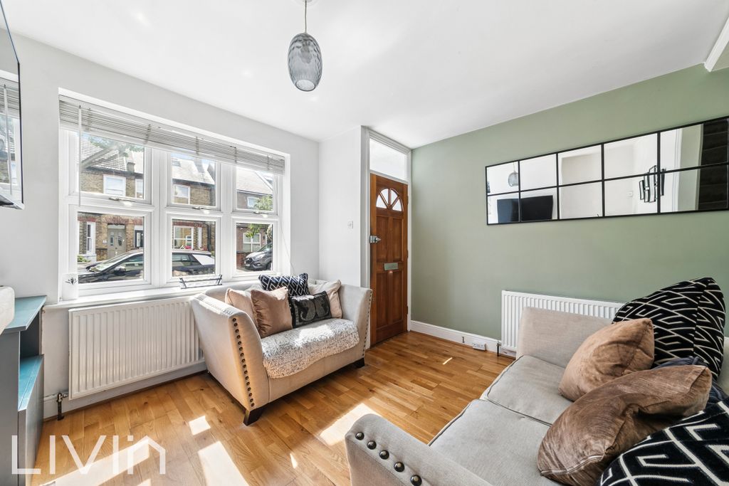 Property photo 3 of 12 Newark Road 7 -6