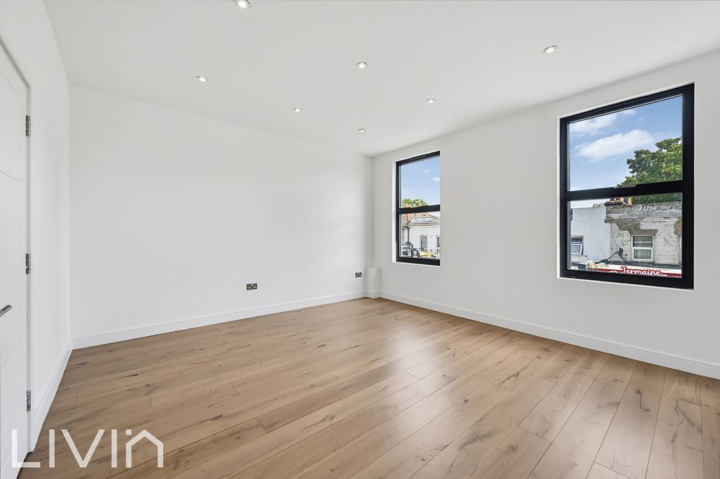 Property photo 1 of 8 6