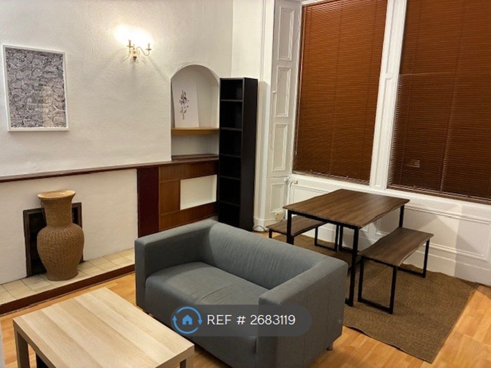 Property photo 1 of 13 Lounge