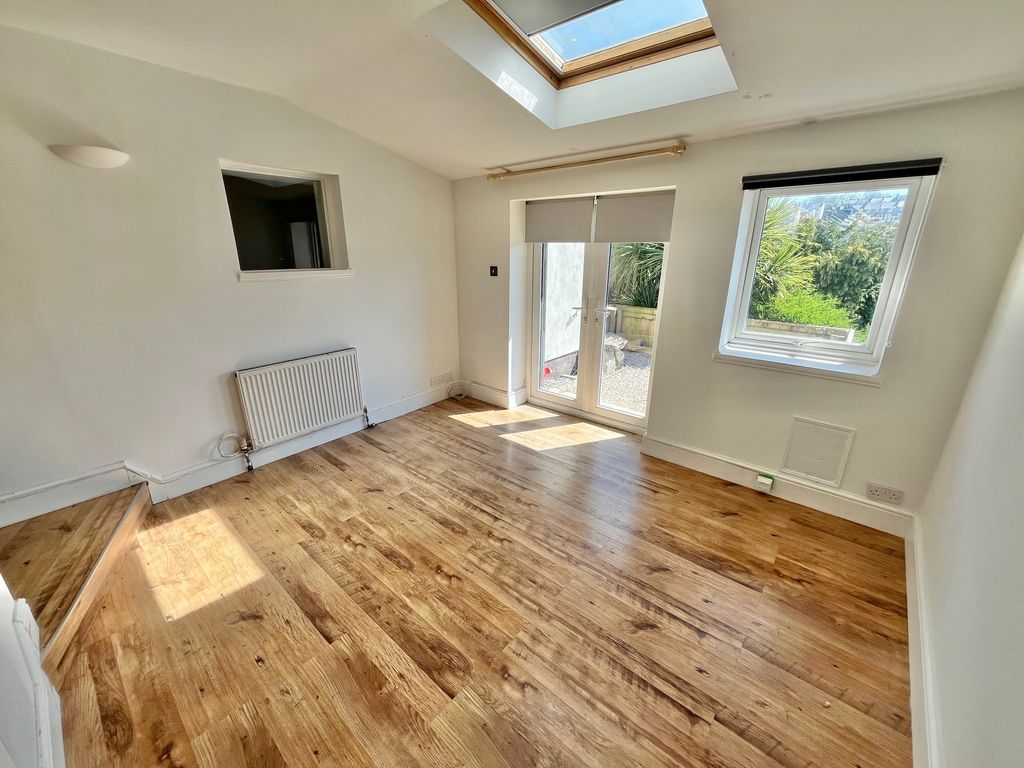Property photo 2 of 22