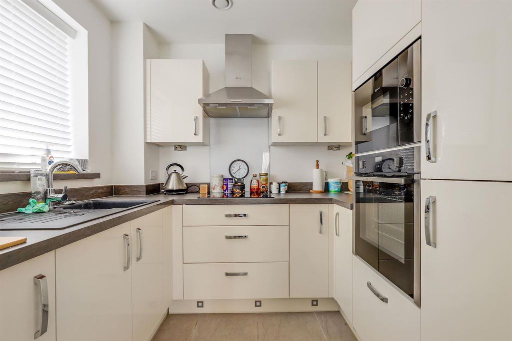Property photo 3 of 13 01-823Bjhmcs - 19 Lewis House - 1-Medium.Jpg