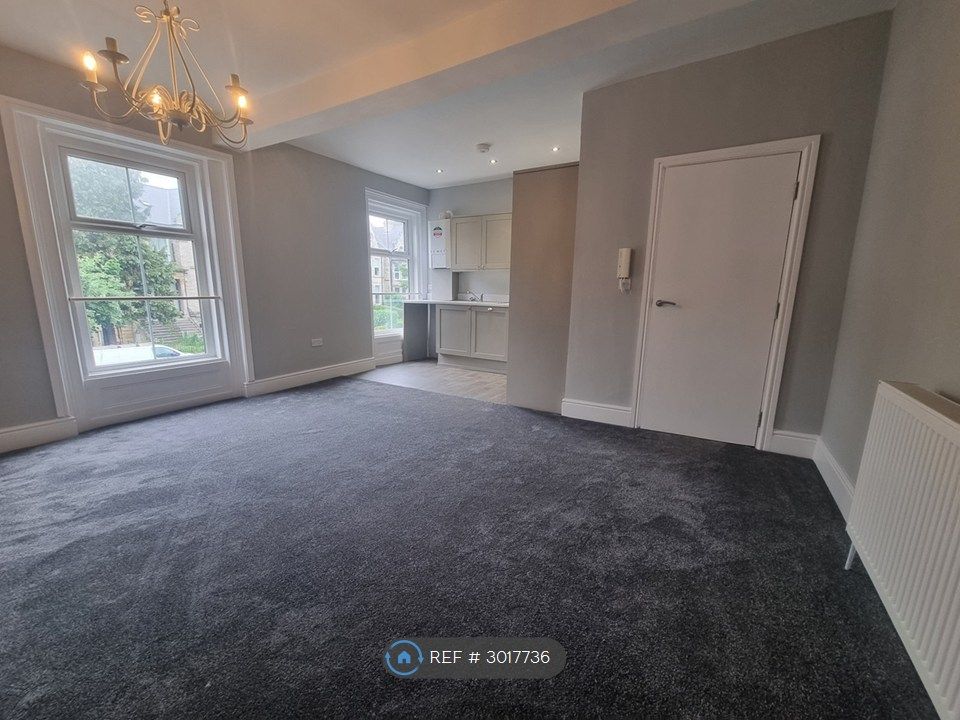 Property photo 2 of 11 Living Room