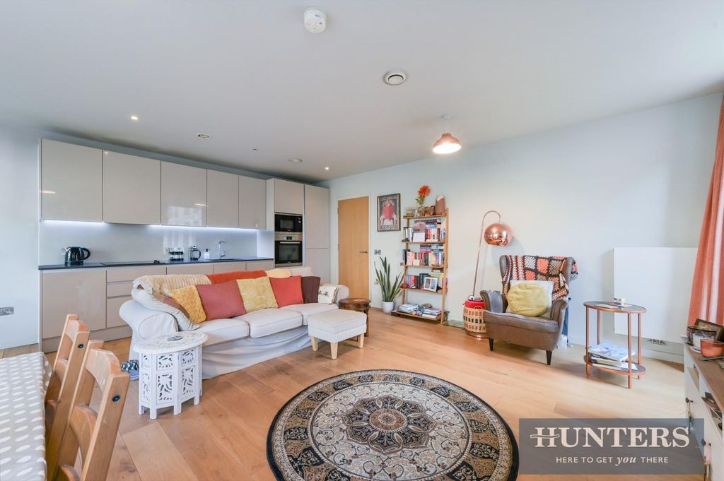 Property photo 2 of 12 Isambard Court,  (9).Jpg