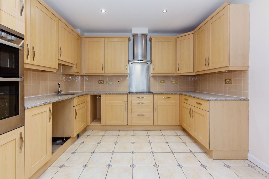 Property photo 3 of 25