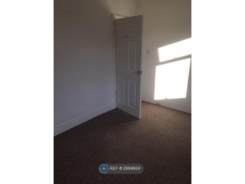 Property photo 1 of 7 Bedroom
