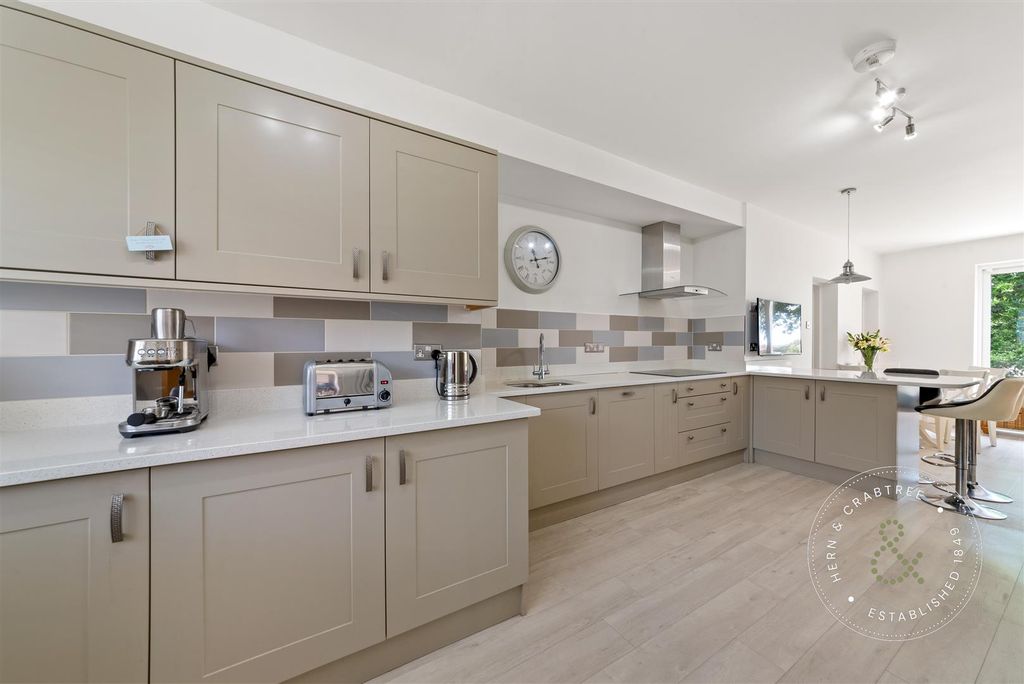 Property photo 3 of 43 Highfields-23.Jpg